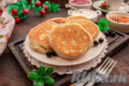 Пышные оладьи на молоке без яиц и дрожжей