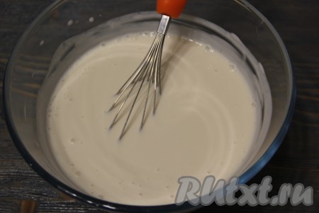 Тщательно перемешать получившуюся смесь венчиком.