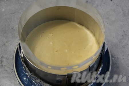 Поставить форму в холодильник на ночь. За это время суфле "Птичье молоко" полностью застынет.