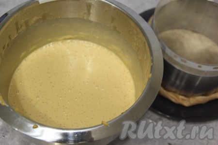 В результате должна получиться не густая масса.