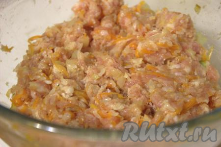 Тщательно перемешать получившийся фарш.