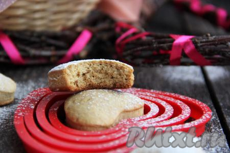 Печенье готовится очень просто, а получается рассыпчатым, вкусным, поэтому и съедается быстро.