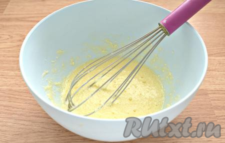 Снова тщательно взбиваем ингредиенты (примерно, 2 минуты). Вот такая масса у нас получилась.
