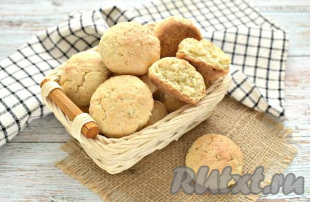 Вот такое румяное, ароматное и очень вкусное печенье из кокосовой стружки с мукой получилось.