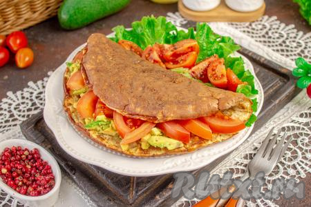 Одного такого овсяноблина с авокадо хватит на 1-2 порции. Угощайтесь!