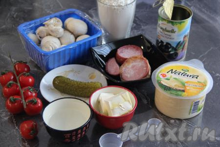 Подготовить продукты для приготовления домашней пиццы на бездрожжевом тесте в духовке.&nbsp;