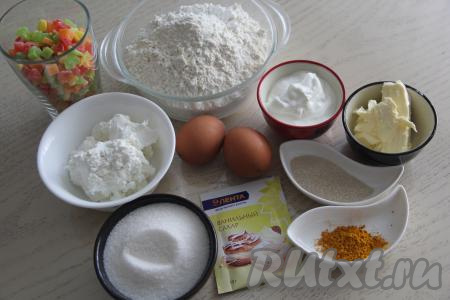 Подготовить продукты для приготовления творожного кулича в мультиварке. Все продукты должны быть комнатной температуры.