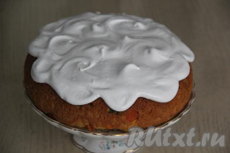 Остывший кулич украсить по желанию, я покрыла покупной глазурью.