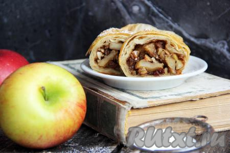 Слоистые, ароматные штрудели из теста фило с начинкой из яблок и изюма можно кушать и в тёплом, и в остывшем виде!