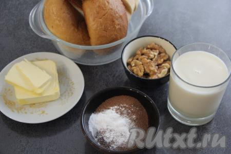 Подготовить продукты для приготовления пирожного "Картошка" из батона в домашних условиях. Сливочное масло заранее достать из холодильника, чтобы оно согрелось при комнатной температуре и стало мягким. 