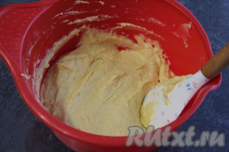 Тесто для приготовления мягких вафель должно получиться однородным, в меру густым и эластичным.&nbsp;