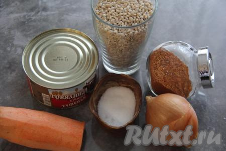 Подготовить продукты для приготовления перловки с тушёнкой в мультиварке.&nbsp;