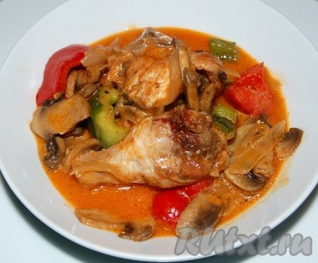 Рецепт курицы с шампиньонами в сметане на сковороде