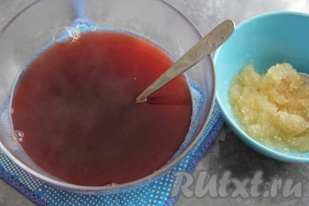 Затем процедить варенье с водой. Жмых нам не потребуется.&nbsp;