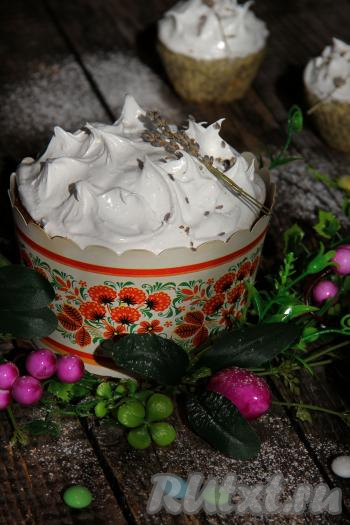 Куличи с маком получились, не сухими, в меру сладкими и очень вкусными. Они отлично будут смотреться на пасхальном столе! 