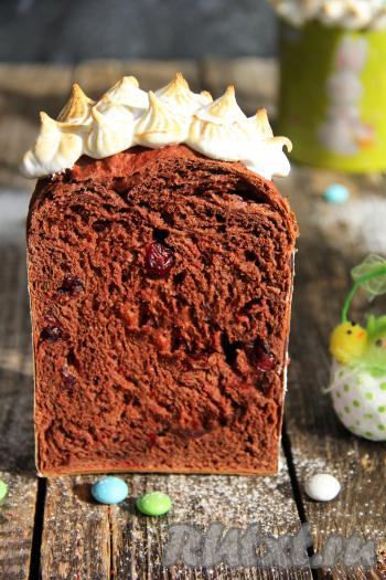 А вот какой разрез у кулича "Красный бархат". Получилась очень вкусная пасхальная выпечка!