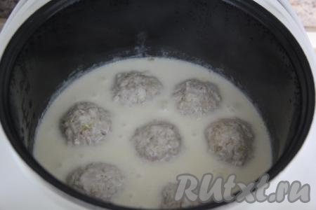 После сигнала открыть крышку мультиварки, наши мясные ёжики готовы.