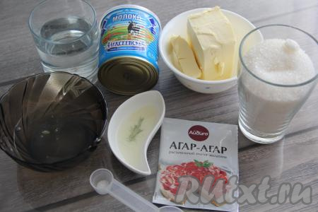 Подготовить продукты для приготовления конфет "Птичье молоко" с агар-агаром в домашних условиях. Сливочное масло для приготовления конфет нужно достать заранее, чтобы оно успело стать мягким при комнатной температуре.