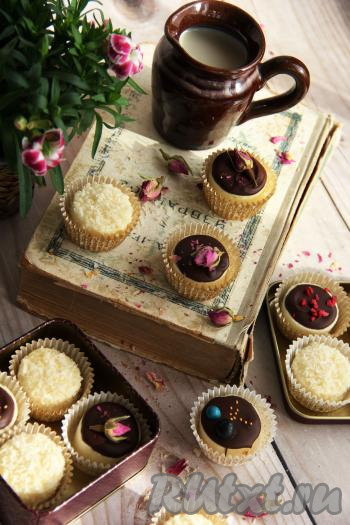 Подать конфетки к чаю.&nbsp;