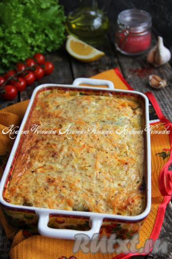 Поставить форму в разогретую духовку и запекать навагу в сметане минут 30 при температуре 180 градусов.