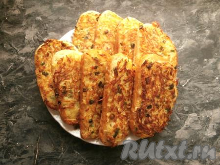 Готовые бутерброды выложить на тарелку.