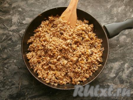 Хорошо кашу перемешать.