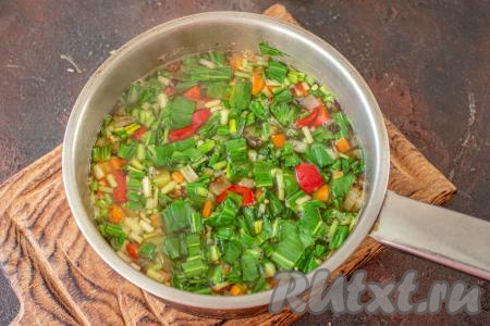 Снимите суп с плиты.