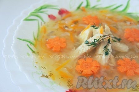 Щи из квашеной капусты с курицей