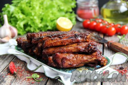 Переложить крылышки со сковороды на тарелку и подать с любым гарниром. Приготовить аппетитные, сочные утиные крылья с добавлением соевого соуса и томатной пасты достаточно просто, а их вкус несомненно понравится всей семье!