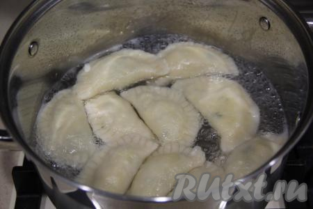 Варить с момента закипания 10 минут на небольшом огне.