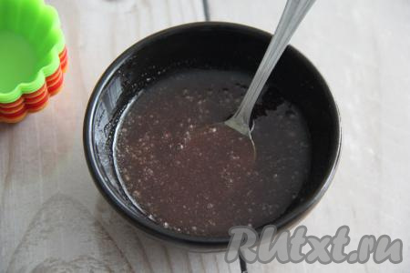 Желатин набухнет за минут 10.