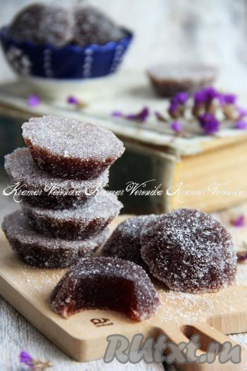 Вкусный, плотный мармелад, приготовленный из компота и желатина в домашних условиях, станет отличным дополнением к чаю.