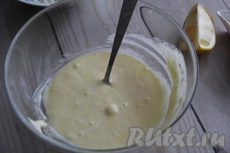 Перемешать, масса получится жидкой.&nbsp;