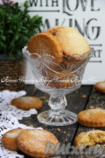 Вот так достаточно просто без добавления масла и маргарина можно приготовить вкусное, мягкое печенье, замешанное на майонезе.