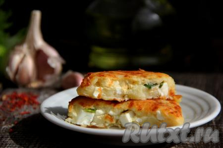 Внутри картофельные зразы с яйцом и луком получаются очень нежными и мягкими.&nbsp;