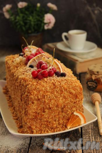 Готовый торт украсить по желанию и подать к столу.