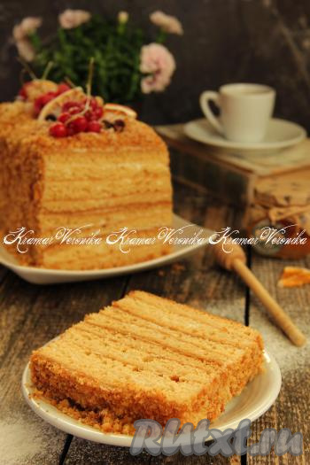 Посмотрите, какой красивый разрез у нашего ленивого медовика, который, кстати, готовится достаточно просто, без раскатки коржей.