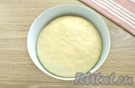 Вот так поднялось у меня тесто через час.