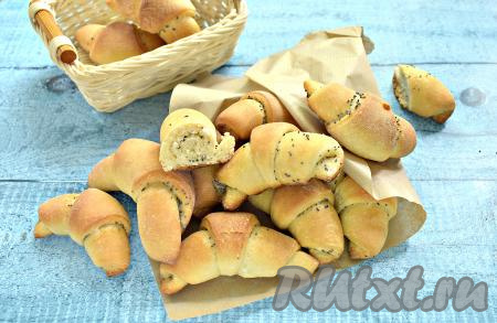 Рогалики, замешанные&nbsp;на молоке и сухих дрожжах, получились мягкими и вкусными, угощайтесь!