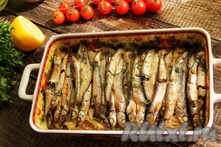 Мойва с картошкой и луком в духовке