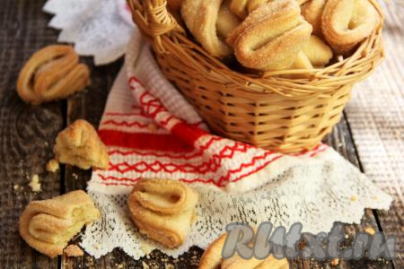 Печенье "Уголки", приготовленное из творога и обсыпанное сахаром, получается аппетитным, нежным, очень вкусным и к тому же долго сохраняет мягкость.
