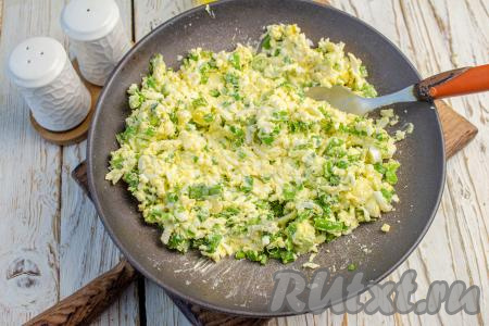 Тщательно перемешайте начинку.&nbsp;