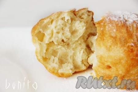 На фото видно, какими воздушными, пористыми получаются пончики, приготовленные по этому рецепту.
