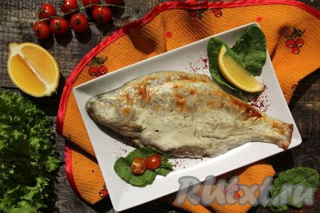 Лещ, запечённый со сметаной в духовке, получается&nbsp; очень сочным, нежным и вкусным.&nbsp;