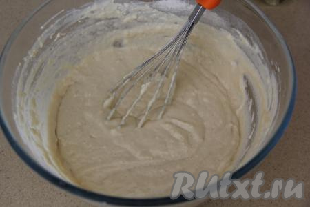 Тесто для шанег получается по консистенции, как густая сметана.