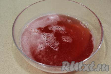 Готовый сироп процедить и полностью остудить в холодильнике.