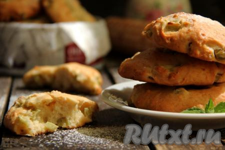 Дать вкусному, воздушному печенью с ревенем остыть и можно подавать к столу. У меня получилось 13 не маленьких аппетитных печенюшек.