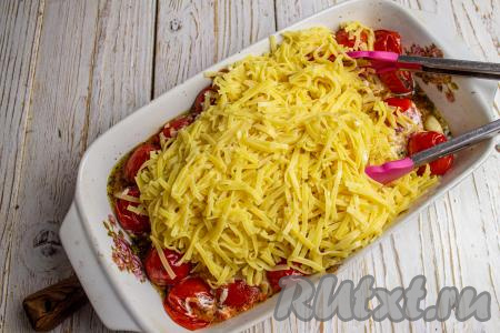 Сразу в форму положите горячую пасту.