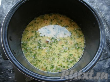 Варить суп под закрытой крышкой мультиварки оставшиеся 15 минут (до сигнала).