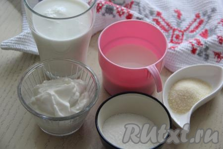 Подготовить продукты для приготовления десерта из кефира и сметаны с желатином.